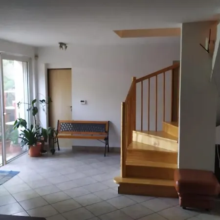 Pokoj S Terasou Ve Sdilenem Dome *