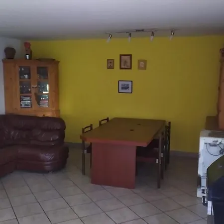 Homestay Pokoj S Terasou Ve Sdilenem Dome *